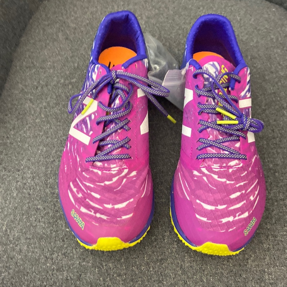 NEW BALANCE “ Sarava” Cross Country 
Multi-Colored Spiked Athletic Shoe Size 8.5